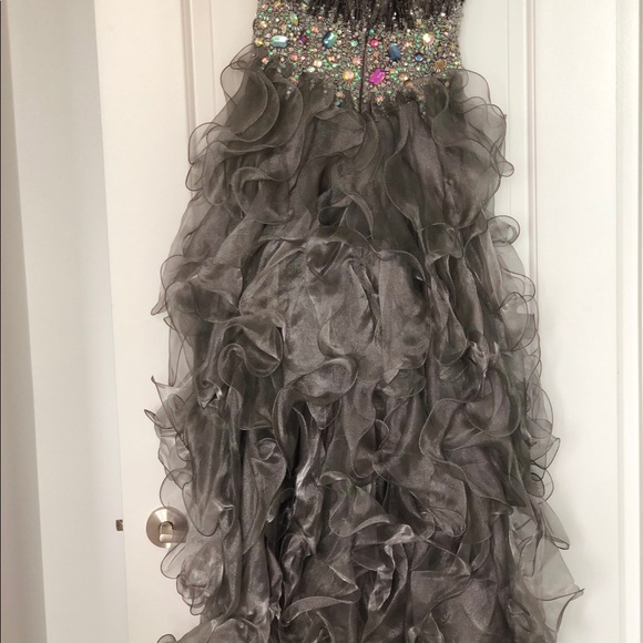 Beautiful dress - Picture 3 of 3